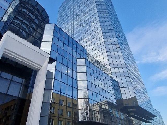 Nowoczesny biurowiec 630 m² z klimatyzacją i parkingiem