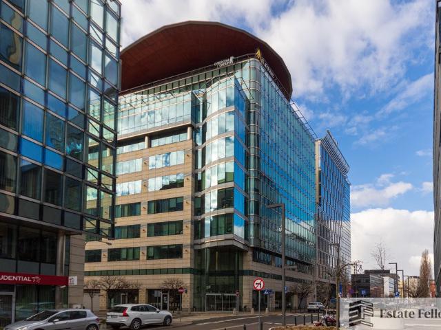 Nowoczesny biurowiec 953 m² z pełnym wyposażeniem i doskonałą komunikacją