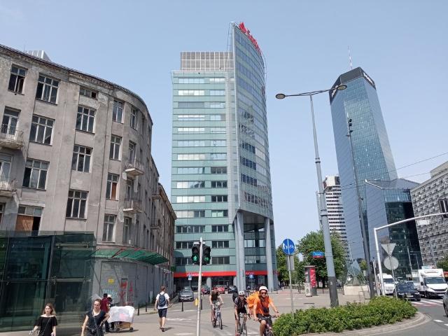 Nowoczesny biurowiec 1265 m2 z elastycznymi modułami i parkingiem