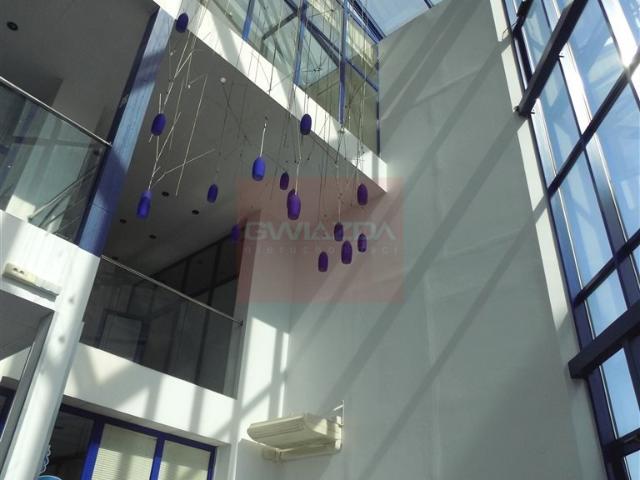 Nowoczesny biurowiec 1376 m² w Woli, 2 wejścia, parking