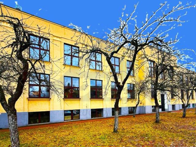 Nowoczesny biurowiec 1544 m² w Żoliborzu z parkingiem