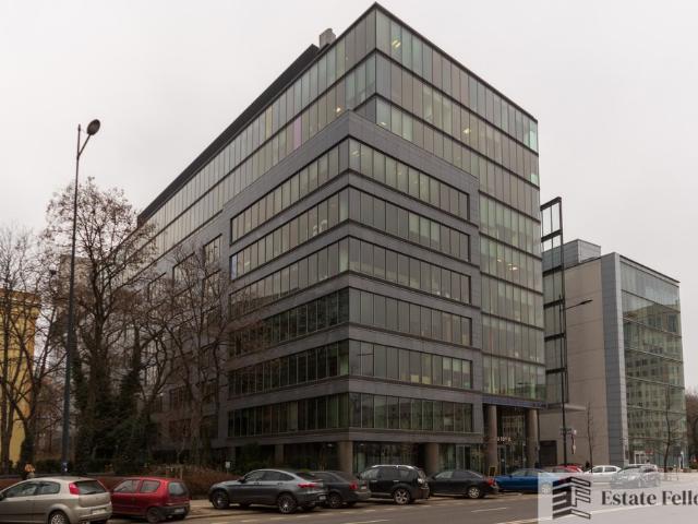 Nowoczesny biurowiec 15 000 m² z parkingiem w Śródmieściu