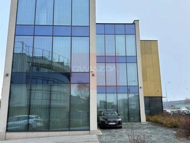 Nowoczesny biurowiec 200 m2 z klimatyzacją i parkingiem