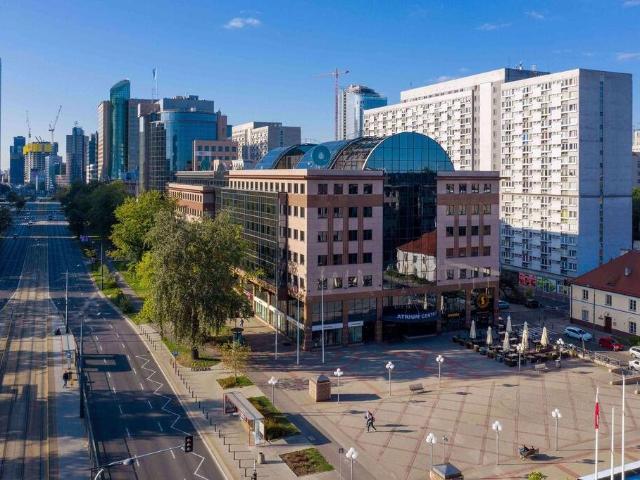 Nowoczesny biurowiec 260 m² w centrum Warszawy