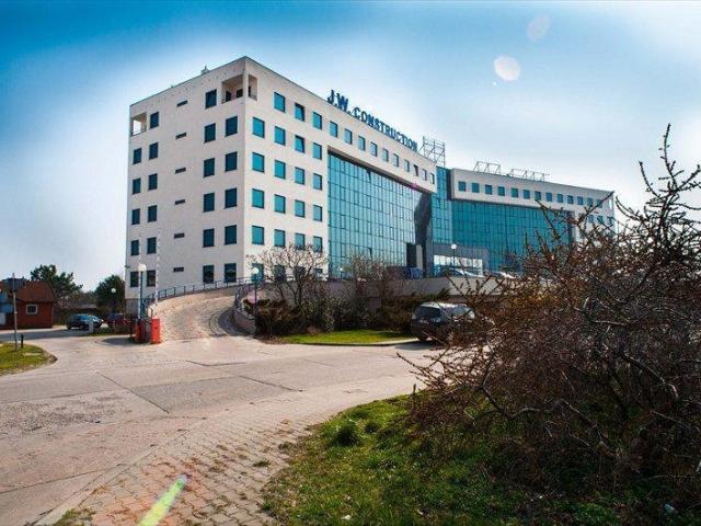 Nowoczesny biurowiec 260 m² na Targówku z pełną aranżacją