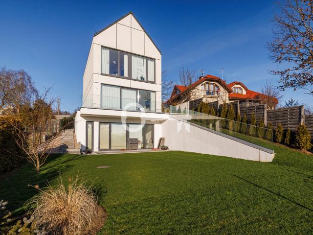 Nowoczesny biurowiec 338 m² w Matemblewie polecam