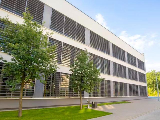 Nowoczesny biurowiec 341 m2 w Wawerze – elastyczne powierzchnie