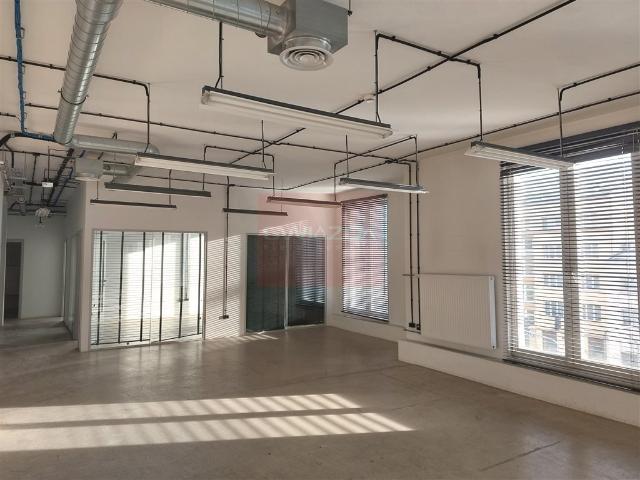 Nowoczesny biurowiec 392 m² w Pradze Południe