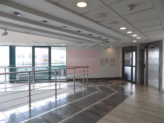 Nowoczesny biurowiec w Włochach, 485 m2, w cenie 6,50 €/m²