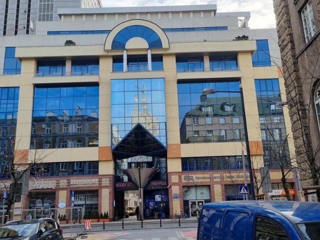 Nowoczesny biurowiec klasy A w centrum Warszawy z parkingiem