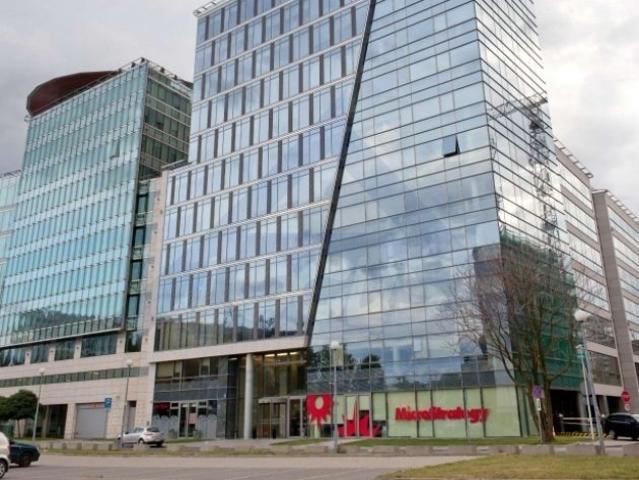 Nowoczesny biurowiec klasy A z tarasem i parkingiem