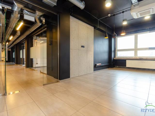 Nowoczesny biurowiec klasy A, 290 m², pełne wyposażenie polecam!