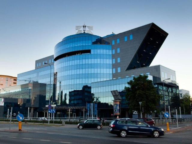 Nowoczesny biurowiec Mokotów 130 m2 z parkingiem