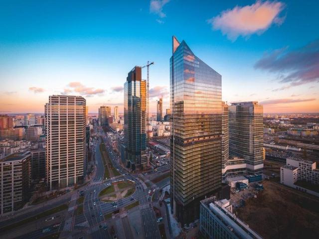 Nowoczesny biurowiec Skyliner I Warsaw 1 041 m² w Woli