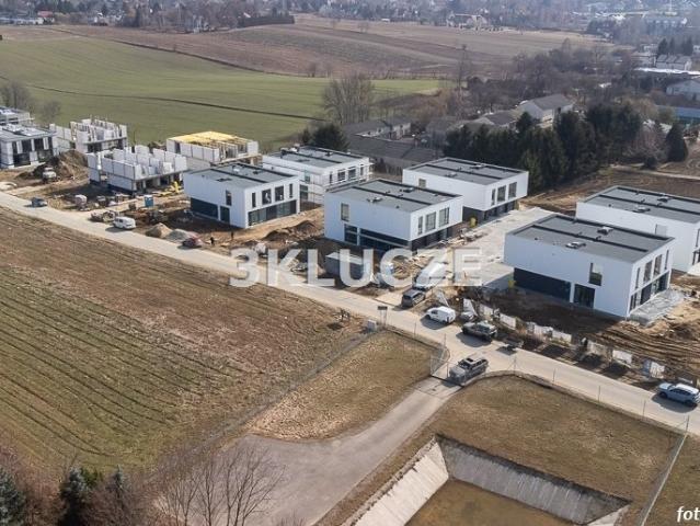 Nowoczesny bliźniak 175 m2 z garażem i ogródkiem