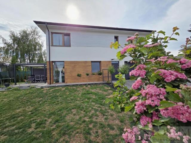 Nowoczesny bliźniak 110 m² z garażem i ogrodem