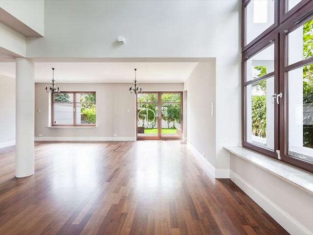 Nowoczesny dom 400m² z sauną i garażem w Sadybie