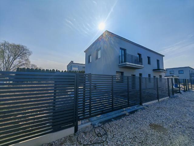 Nowoczesny dom 103 m2 w Łomiankach Dolnych z ogrzewaniem pompa ciepła