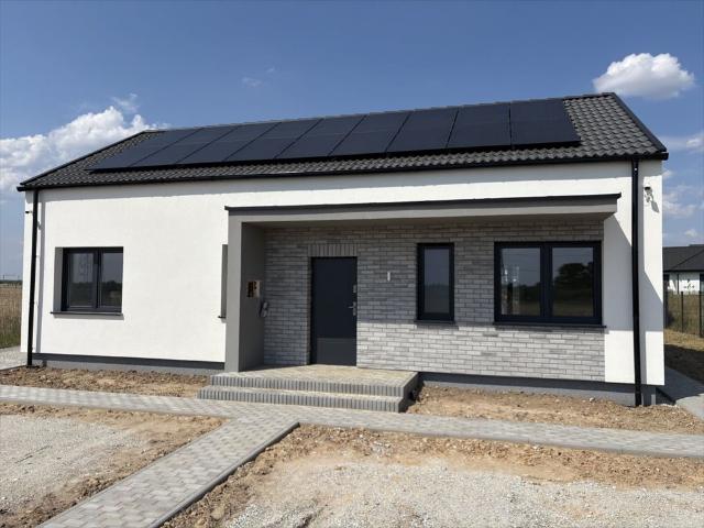 Nowoczesny dom 110 m2 z poddaszem, ogrzewaniem podłogowym