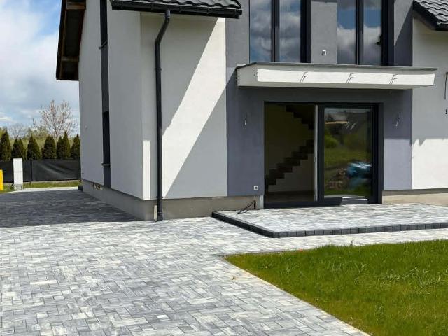 Nowoczesny dom 120 m2 z balkonami, ogrzewanie gazowe