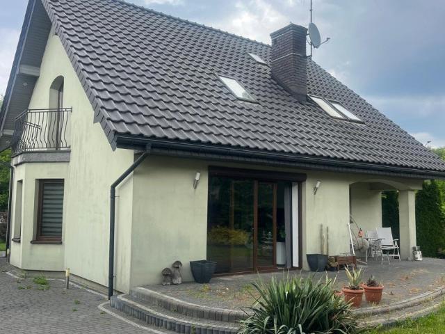 Nowoczesny dom 140 m2 z ogrodem i altaną w Częstochowie