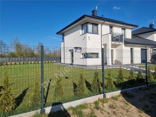 Nowoczesny dom 142 m2 z garażem, fotowoltaiką i ogrzewaniem podłogowym