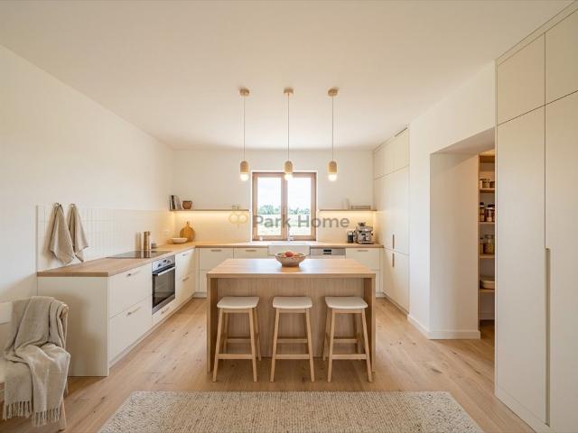 Nowoczesny dom 144 m² z dużą działką w Konradowie