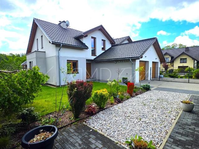 Nowoczesny dom 151 m² z garażem w Podlesiu