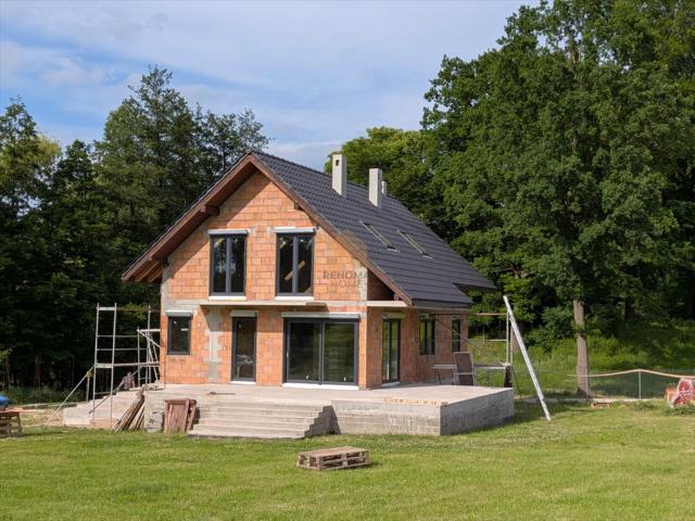 Nowoczesny dom 159 m² z dużą piwnicą i działką 2200 m²
