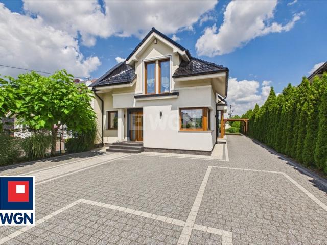 Na sprzedaż nowoczesny dom 180 m² z dużą działką w Kościanie