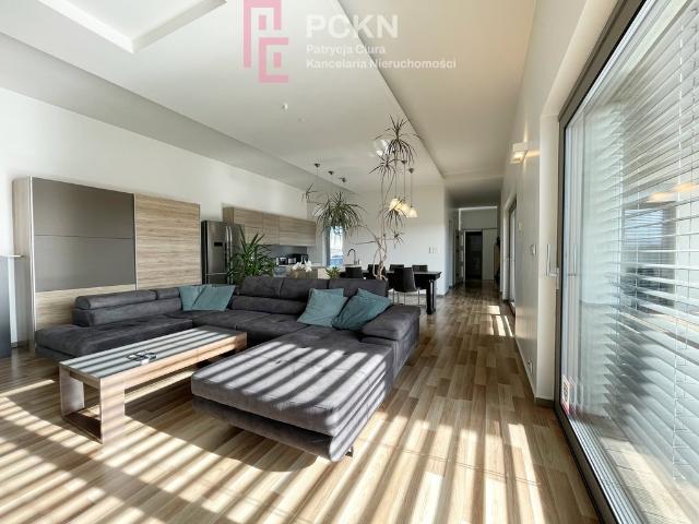 Nowoczesny dom 189 m² z tarasem i garażem w Pucniku