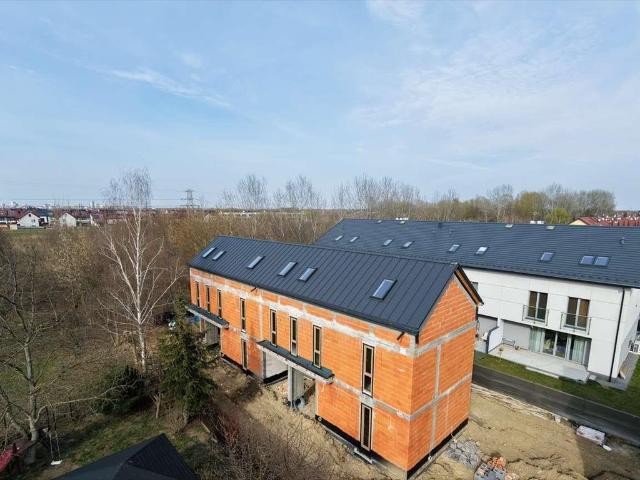 Nowoczesny dom 197 m² z dużym poddaszem i ogrodem