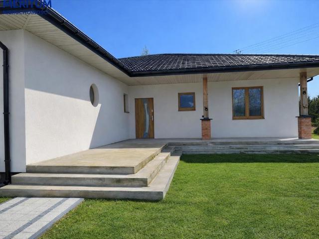 Nowoczesny dom 200 m2 z garażem i ogrodem