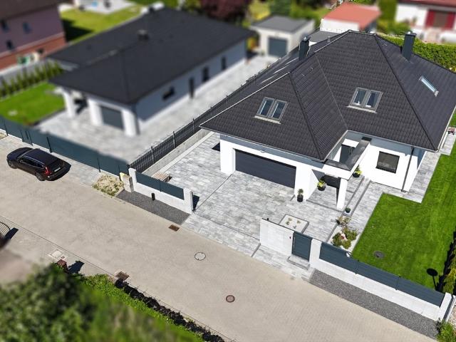 Nowoczesny dom 204 m² z kominkiem i 3 garderobami