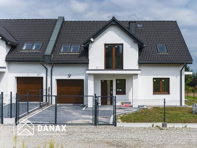 Nowoczesny dom 207 m2 z dużym tarasem i garażem