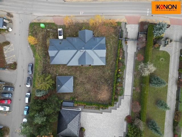 Nowoczesny dom 210 m² na dużej działce 955 m² w Klimontowie