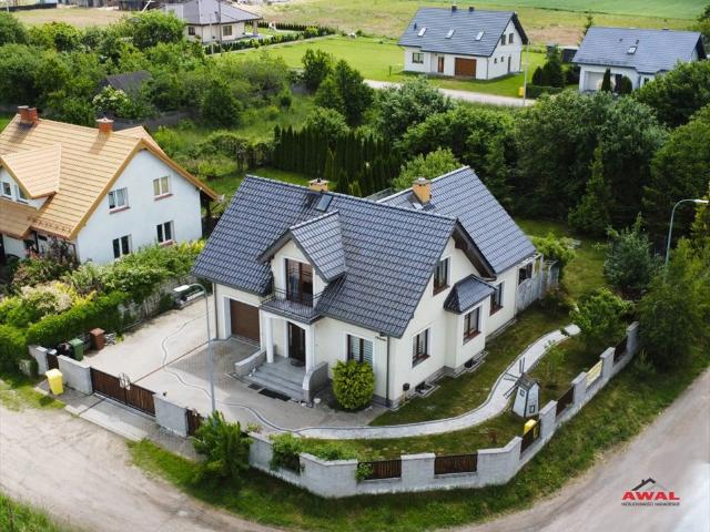 Nowoczesny dom 238 m2 z garażem, ogród i siłownią