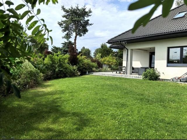 Nowoczesny dom 263 m² w Bobrowcu pełne umeblowanie