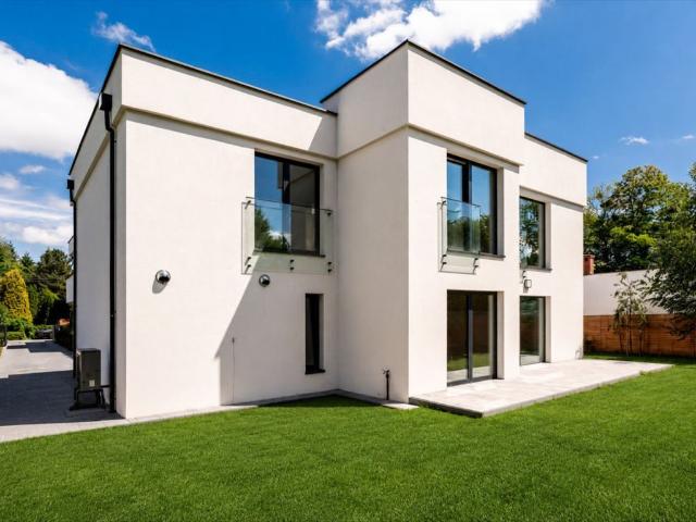 Nowoczesny dom 280 m² z garażem, kominkiem i rekuperacją