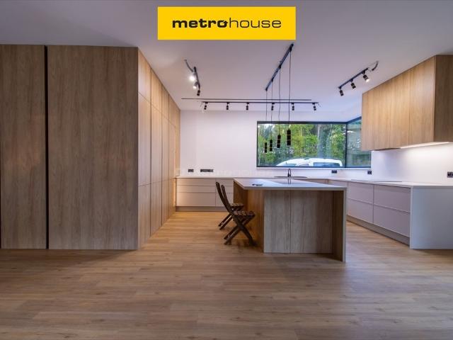Nowoczesny dom 293 m² z dużą strefą dzienną i prywatnością