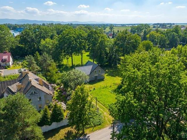 Nowoczesny dom w stanie deweloperskim z garażem i dużą działką
