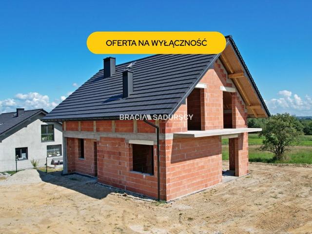 Nowoczesny dom w stanie surowym z pięknym widokiem