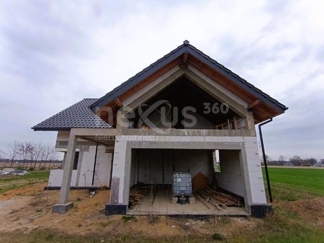 Nowoczesny dom w Świerznej z garażem i 151 m2