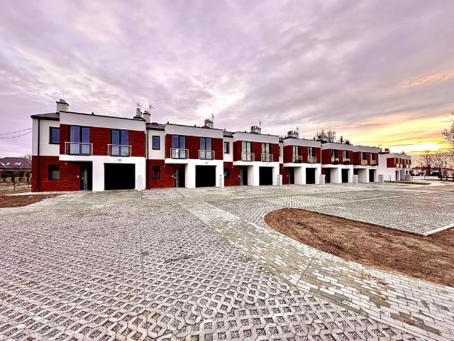 Nowoczesny dom w zabudowie szeregowej, 129,7 m², garaż