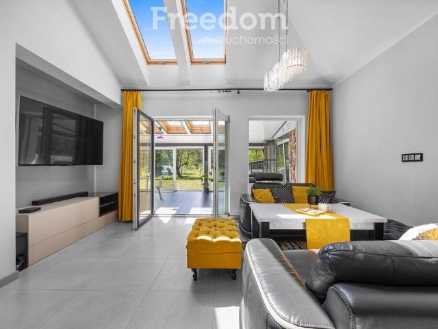 Nowoczesny dom z ogrodem zimowym i tarasem 152 m²