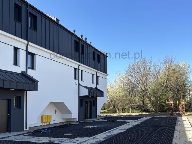 Nowoczesny dom z ogródkiem w Wawrze, 80,66 m2, 2 miejsca