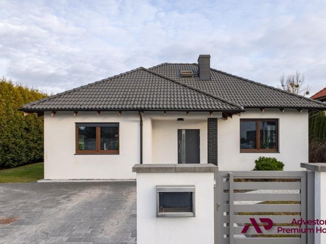Nowoczesny dom z dużym ogrodem, 157 m², garaż, światłowód