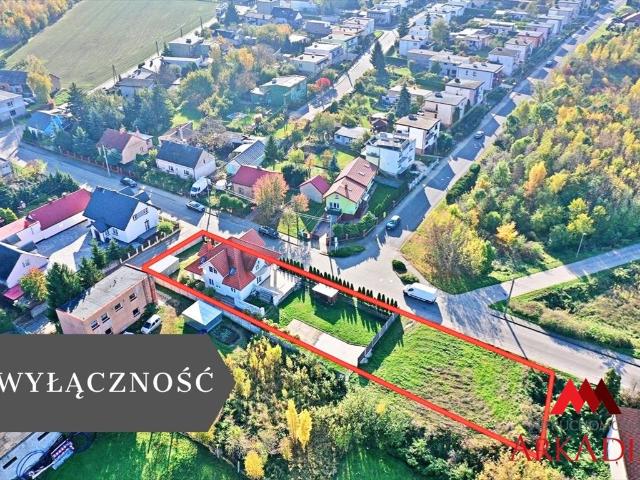 Nowoczesny dom z dużym tarasem i ogrzewaniem podłogowym