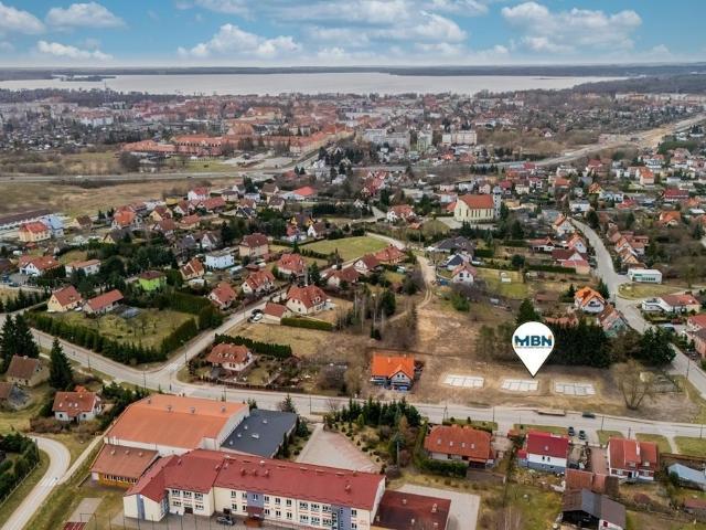 Nowoczesny dom bliźniaczy w Giżycku z garażem