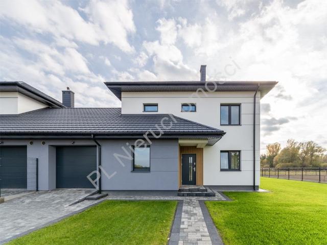 Nowoczesny dom bliźniaczy 165 m2 z garażem i dużym poddaszem